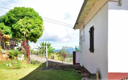 CASTLE BRUCE – Cozy Bungalow With Outbuilding Offering Magnificent Views