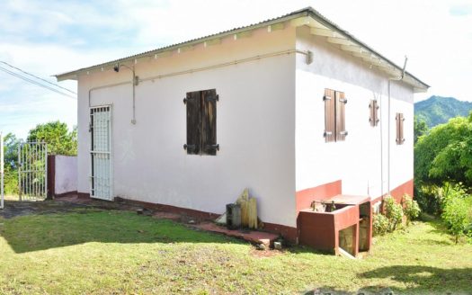 CASTLE BRUCE – Cozy Bungalow With Outbuilding Offering Magnificent Views