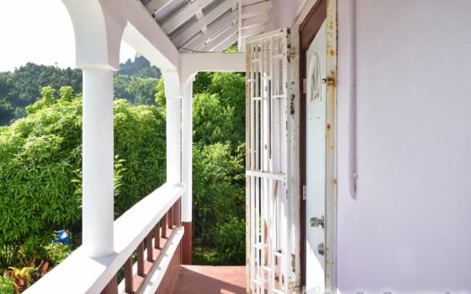 CASTLE BRUCE – Cozy Bungalow With Outbuilding Offering Magnificent Views