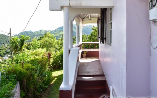 CASTLE BRUCE – Cozy Bungalow With Outbuilding Offering Magnificent Views