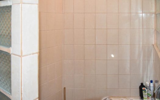 CASTLE BRUCE – Cozy Bungalow With Outbuilding Offering Magnificent Views