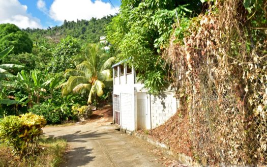 CASTLE BRUCE – Cozy Bungalow With Outbuilding Offering Magnificent Views