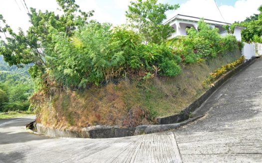 CASTLE BRUCE – Cozy Bungalow With Outbuilding Offering Magnificent Views