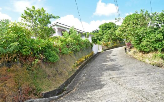 CASTLE BRUCE – Cozy Bungalow With Outbuilding Offering Magnificent Views