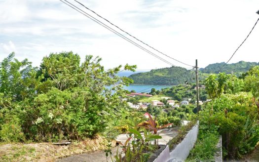 CASTLE BRUCE – Cozy Bungalow With Outbuilding Offering Magnificent Views