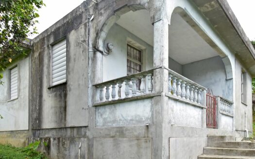 Carib DELICES – Traditional Bungalow On 14,114.sq.ft. With Refreshing Views