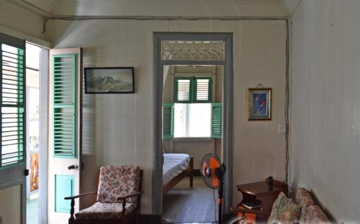 Castle Street, ROSEAU – Historical 2 Storey Masonry-Timber Building On 1,188.sq.ft.