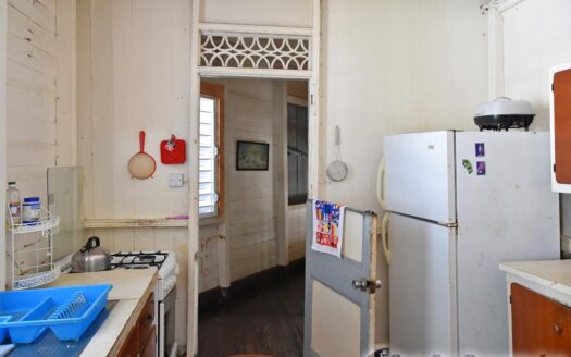 Castle Street, ROSEAU – Historical 2 Storey Masonry-Timber Building On 1,188.sq.ft.