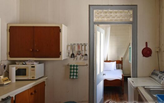 Castle Street, ROSEAU – Historical 2 Storey Masonry-Timber Building On 1,188.sq.ft.