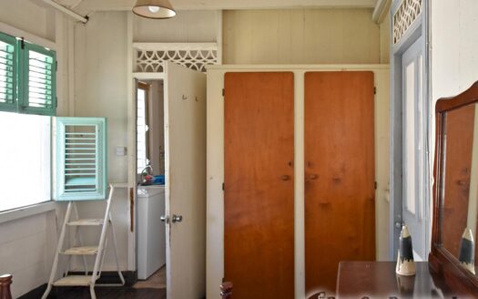 Castle Street, ROSEAU – Historical 2 Storey Masonry-Timber Building On 1,188.sq.ft.