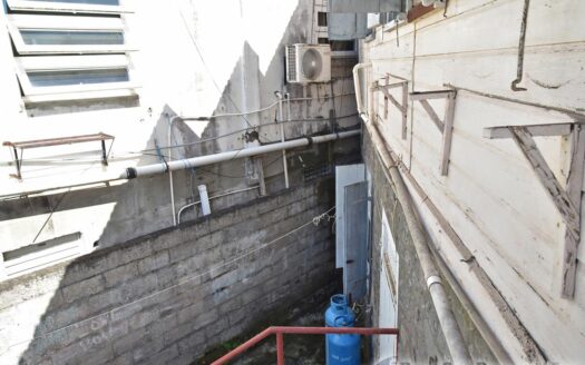 Castle Street, ROSEAU – Historical 2 Storey Masonry-Timber Building On 1,188.sq.ft.