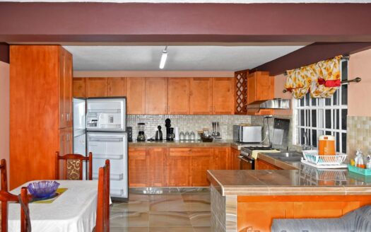 CASTLE COMFORT, Upper – Fully Furnished 2 Bedroom Ground Floor Apartment For Rent