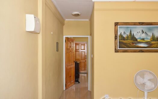 ELMSHALL – Fully-Furnished Single Top Floor Apartment For Rent