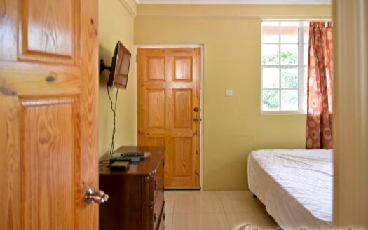 ELMSHALL – Fully-Furnished Single Top Floor Apartment For Rent