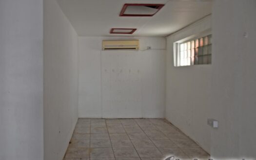 ROSEAU, King George V Street – Commercial, Residential Building On 1,332.sq.ft.