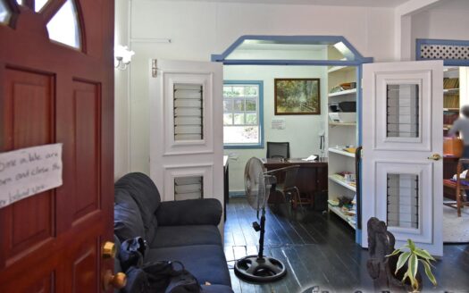 ROSEAU, King George V Street – Commercial, Residential Building On 1,332.sq.ft.