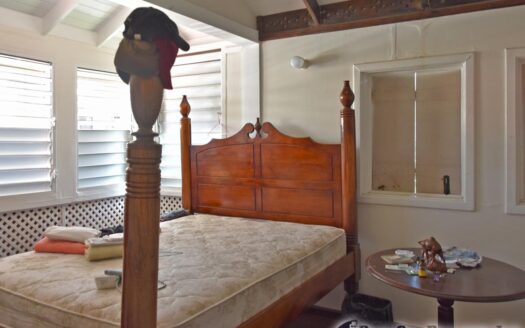 ROSEAU, King George V Street – Commercial, Residential Building On 1,332.sq.ft.