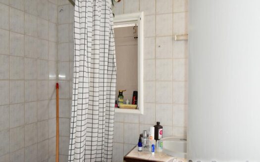 ROSEAU, King George V Street – Commercial, Residential Building On 1,332.sq.ft.