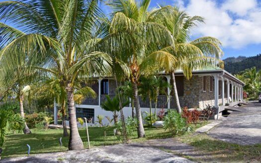 Guillet, SAVANNE PAILLE – Luxurious ‘Plantation Style’ 2 Storey Building on 3 Acres of Tropical Gardens With Spectacular Sea View