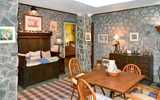 Guillet, SAVANNE PAILLE – Luxurious ‘Plantation Style’ 2 Storey Building on 3 Acres of Tropical Gardens With Spectacular Sea View