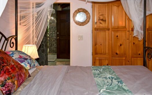 Guillet, SAVANNE PAILLE – Luxurious ‘Plantation Style’ 2 Storey Building on 3 Acres of Tropical Gardens With Spectacular Sea View