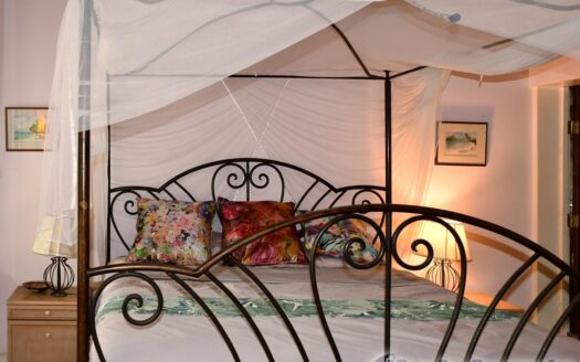 Guillet, SAVANNE PAILLE – Luxurious ‘Plantation Style’ 2 Storey Building on 3 Acres of Tropical Gardens With Spectacular Sea View