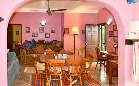 Guillet, SAVANNE PAILLE – Luxurious ‘Plantation Style’ 2 Storey Building on 3 Acres of Tropical Gardens With Spectacular Sea View