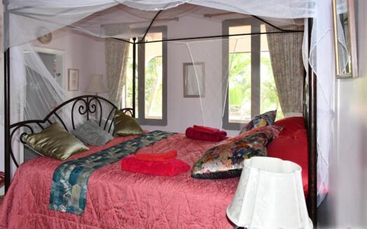 Guillet, SAVANNE PAILLE – Luxurious ‘Plantation Style’ 2 Storey Building on 3 Acres of Tropical Gardens With Spectacular Sea View