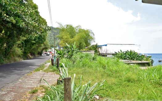 CITRONIER – 6112.sq.ft Sea Front Lot with Single Storey Fixer