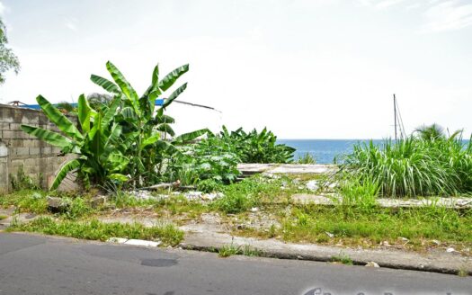 CITRONIER – 6112.sq.ft Sea Front Lot with Single Storey Fixer