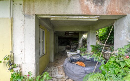 CORONA – 2 Floor, 6 Bedroom, 5 bath house in serene, central location on 1.10 Acre of lush property