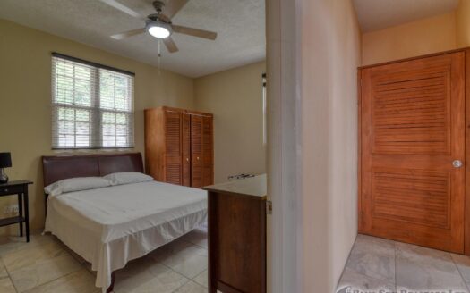 CHECKHALL – Versatile 6-Bedroom, 4-Apartment Property with Astounding Sea Vistas