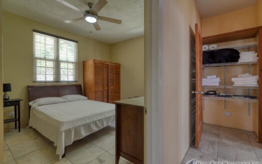 CHECKHALL – Versatile 6-Bedroom, 4-Apartment Property with Astounding Sea Vistas