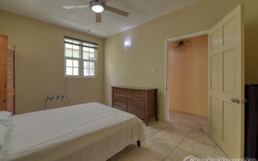 CHECKHALL – Versatile 6-Bedroom, 4-Apartment Property with Astounding Sea Vistas