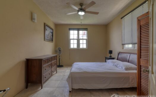 CHECKHALL – Versatile 6-Bedroom, 4-Apartment Property with Astounding Sea Vistas