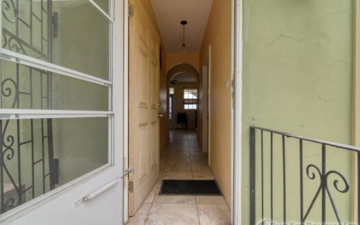 CHECKHALL – Versatile 6-Bedroom, 4-Apartment Property with Astounding Sea Vistas