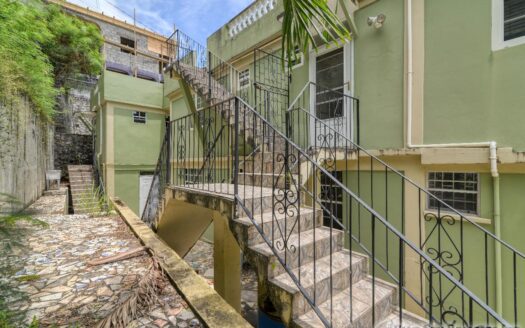 CHECKHALL – Versatile 6-Bedroom, 4-Apartment Property with Astounding Sea Vistas