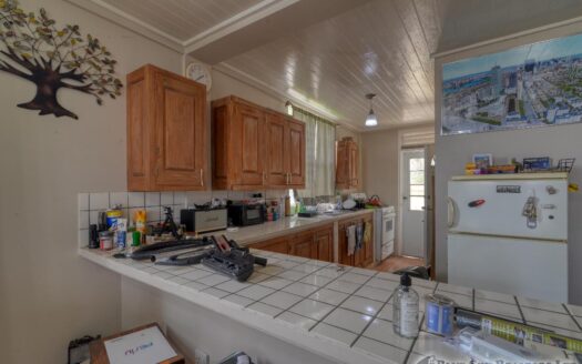 CHECKHALL – Versatile 6-Bedroom, 4-Apartment Property with Astounding Sea Vistas