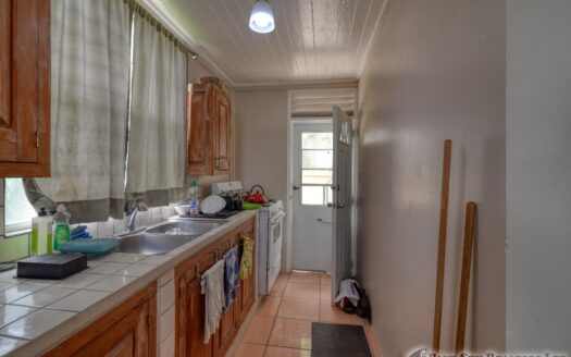 CHECKHALL – Versatile 6-Bedroom, 4-Apartment Property with Astounding Sea Vistas