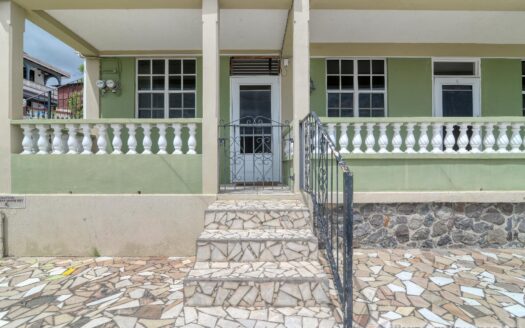 CHECKHALL – Versatile 6-Bedroom, 4-Apartment Property with Astounding Sea Vistas