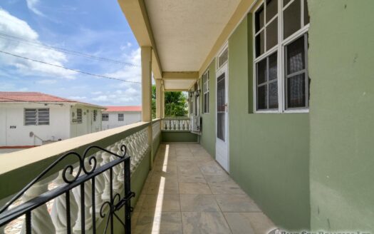 CHECKHALL – Versatile 6-Bedroom, 4-Apartment Property with Astounding Sea Vistas