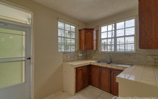 CHECKHALL – Versatile 6-Bedroom, 4-Apartment Property with Astounding Sea Vistas