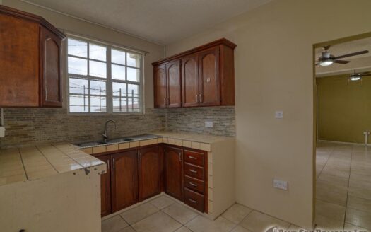 CHECKHALL – Versatile 6-Bedroom, 4-Apartment Property with Astounding Sea Vistas