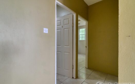 CHECKHALL – Versatile 6-Bedroom, 4-Apartment Property with Astounding Sea Vistas