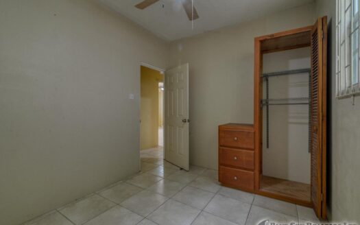 CHECKHALL – Versatile 6-Bedroom, 4-Apartment Property with Astounding Sea Vistas