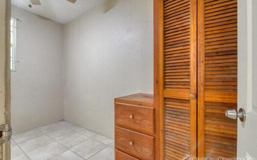 CHECKHALL – Versatile 6-Bedroom, 4-Apartment Property with Astounding Sea Vistas