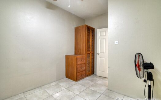 CHECKHALL – Versatile 6-Bedroom, 4-Apartment Property with Astounding Sea Vistas