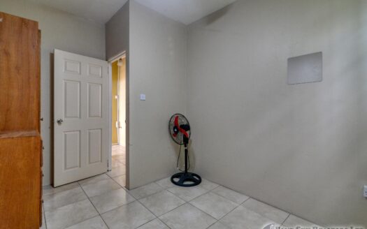 CHECKHALL – Versatile 6-Bedroom, 4-Apartment Property with Astounding Sea Vistas