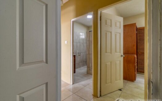 CHECKHALL – Versatile 6-Bedroom, 4-Apartment Property with Astounding Sea Vistas