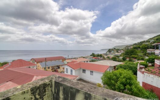 CHECKHALL – Versatile 6-Bedroom, 4-Apartment Property with Astounding Sea Vistas